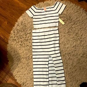 No Boundaries Two Piece Skirt Set With Slit - Size M New With Tags